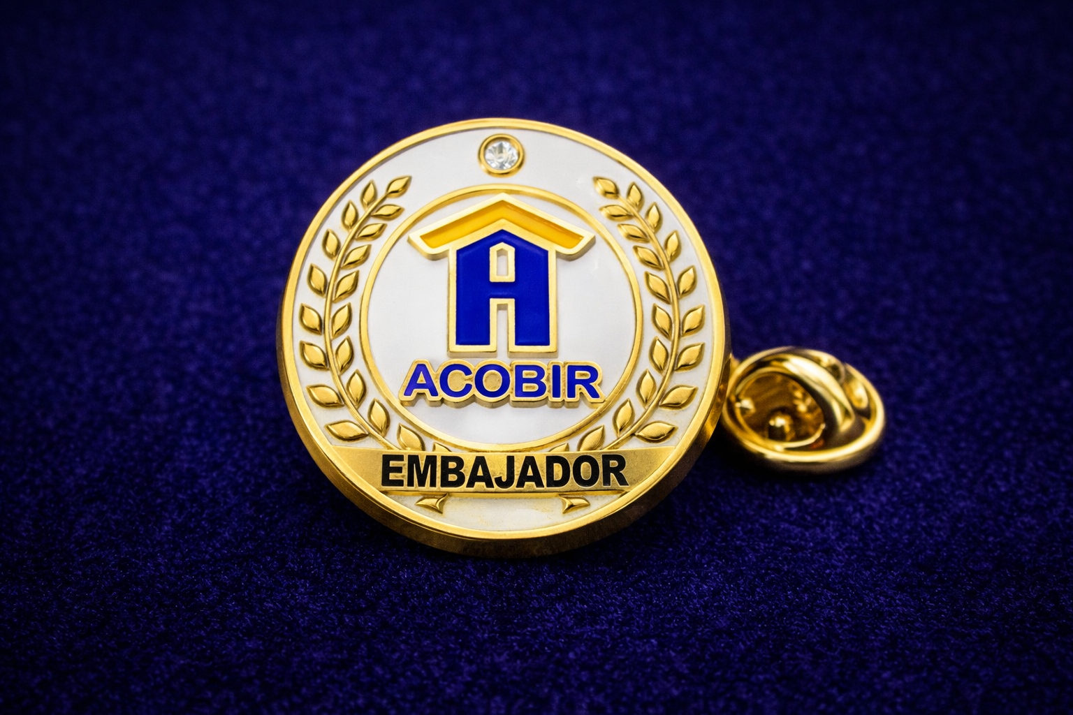 Pines de solapa personalizados corporativos en Panamá